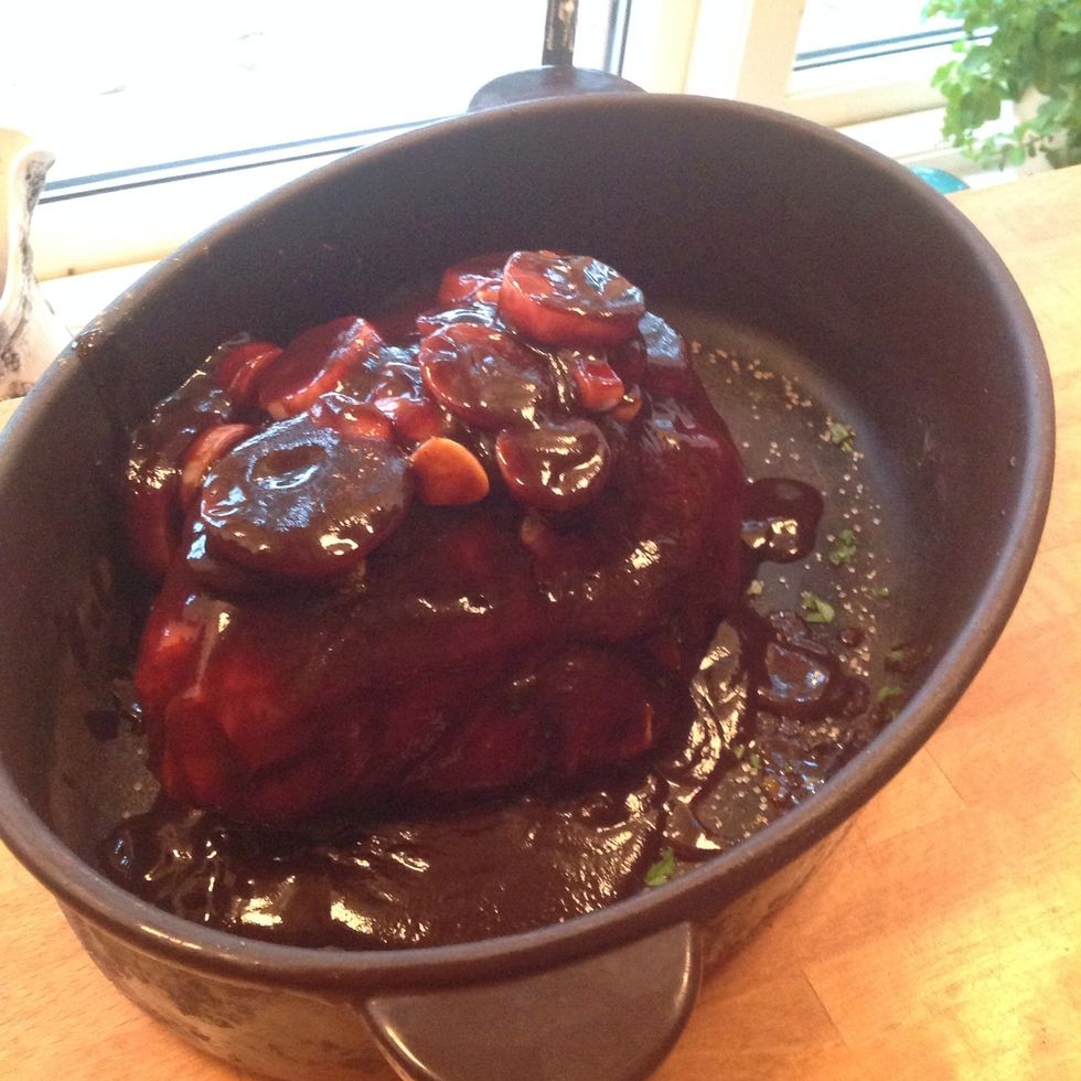 Put BBQ-sauce on top.