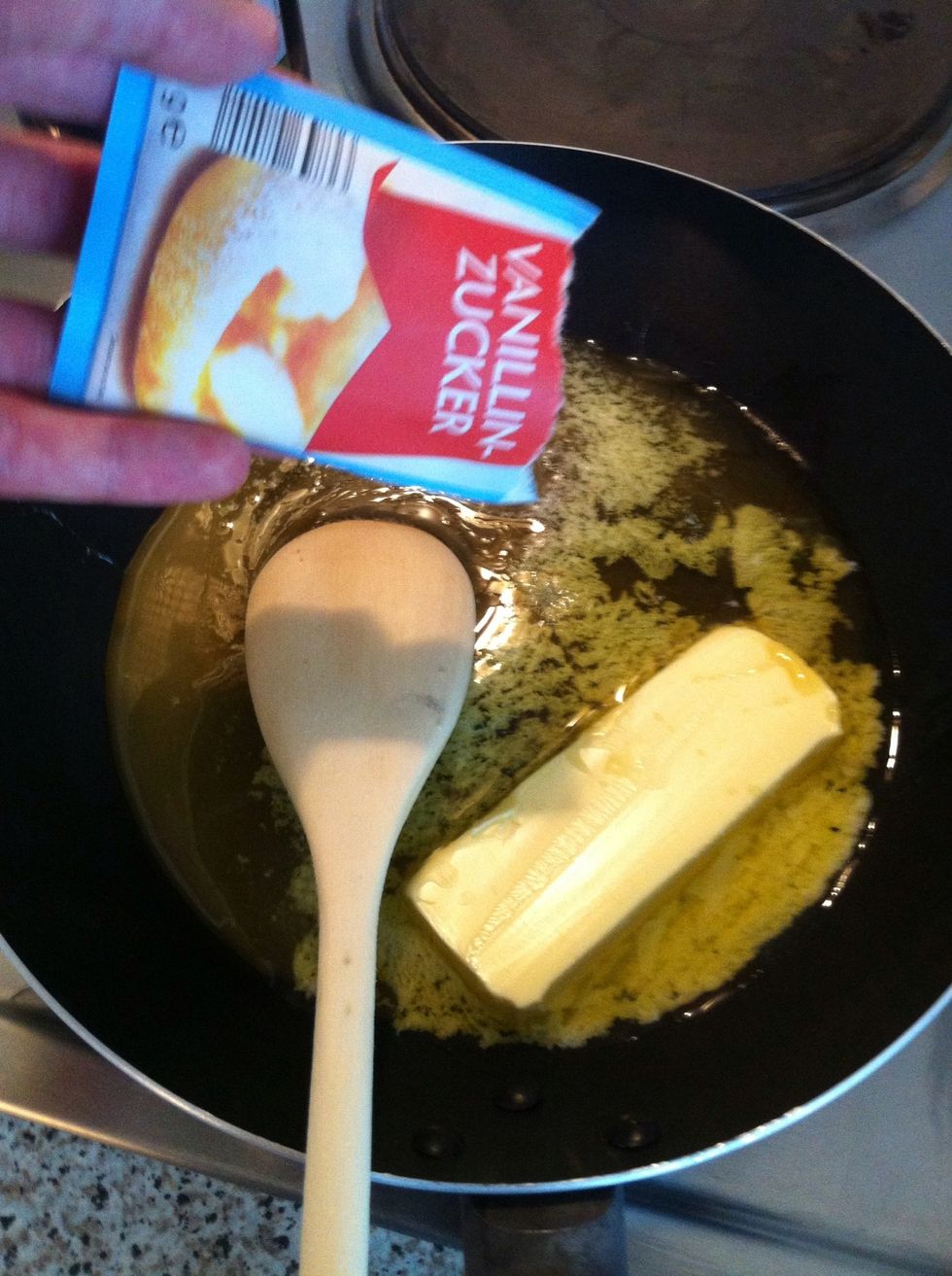 Put butter and honey in saucepan over low heat and add vanilla sugar once it starts to melt. Stir until dissolved.