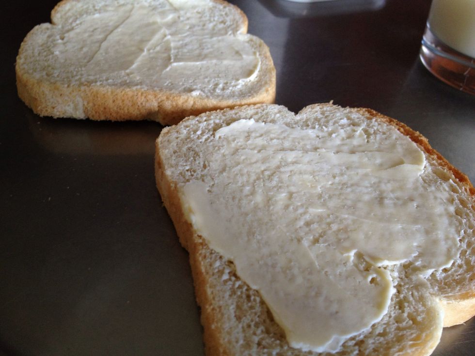 Put butter on the bread.