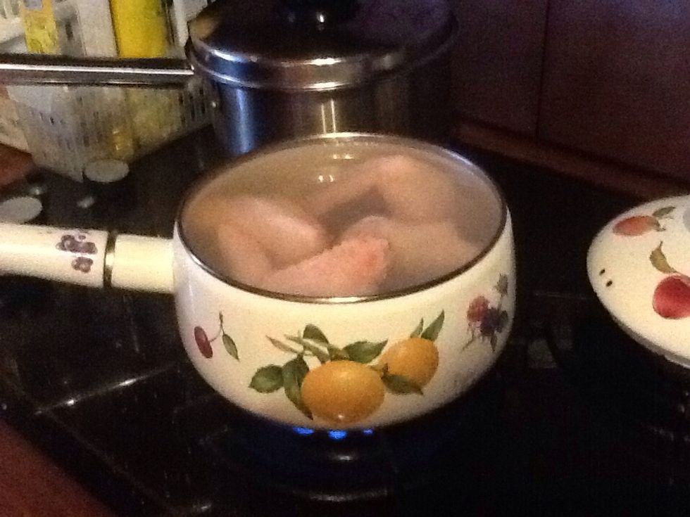 Put chicken into the water for 5 mins
