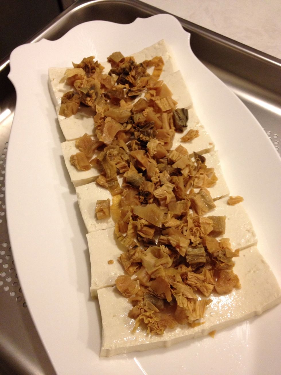 Put chopped preserved cabbage on top. You can replace preserved cabbage by thinly sliced eggplant and spring onions. See next page for preparation of preserved cabbage.