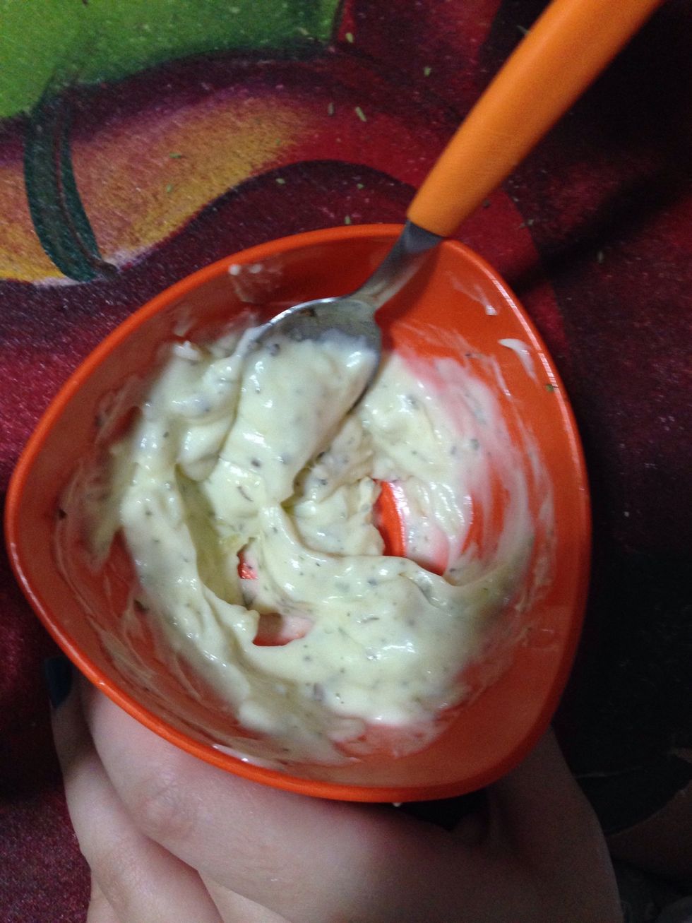 Put curd on the mistoure and add the garlic