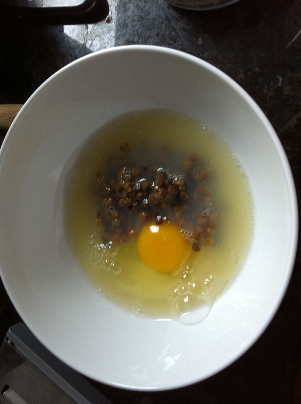 Put egg, egg whites and beans into a microwave safe bowl