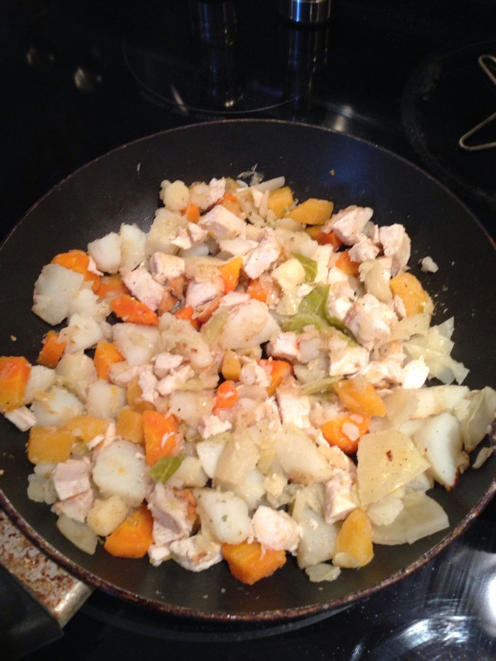 Put everything in the pan with the fried onions