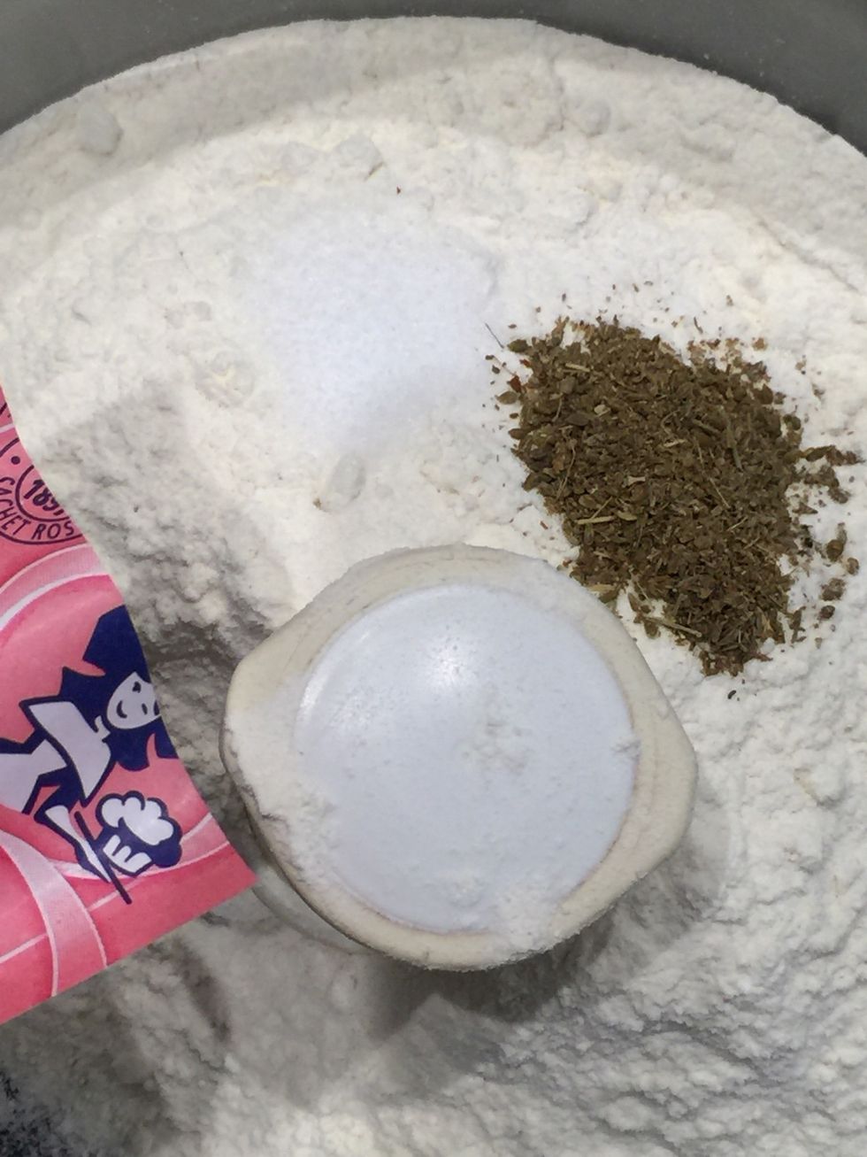 Put flour, salt, baking powder, anis seeds