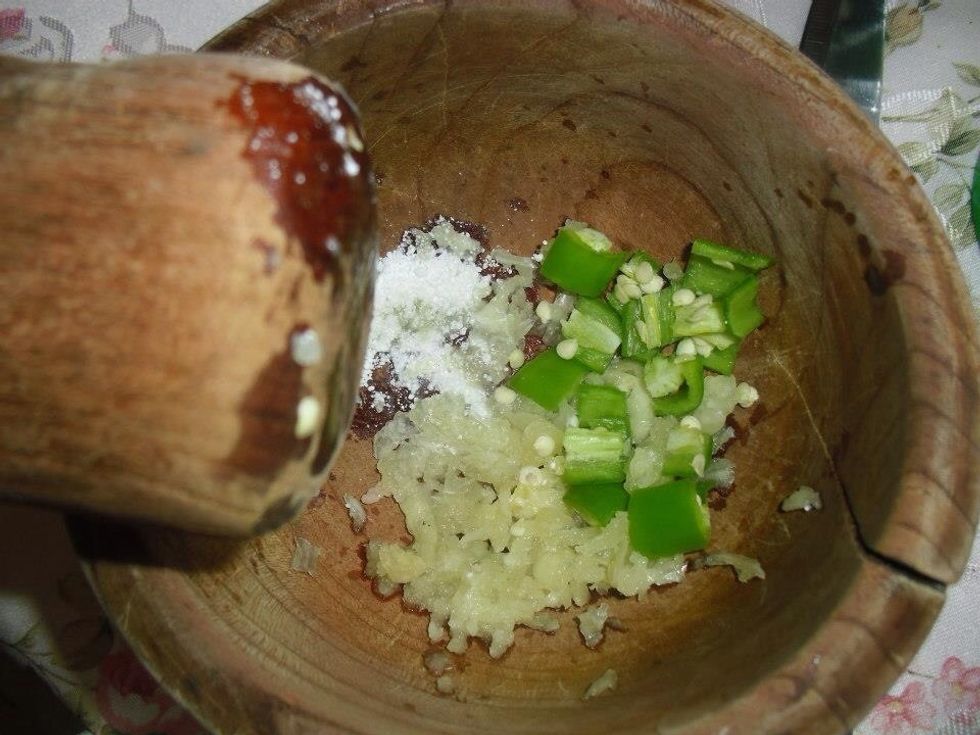 Put garlic ,green pepper , lemon salt in a bowl and crash them