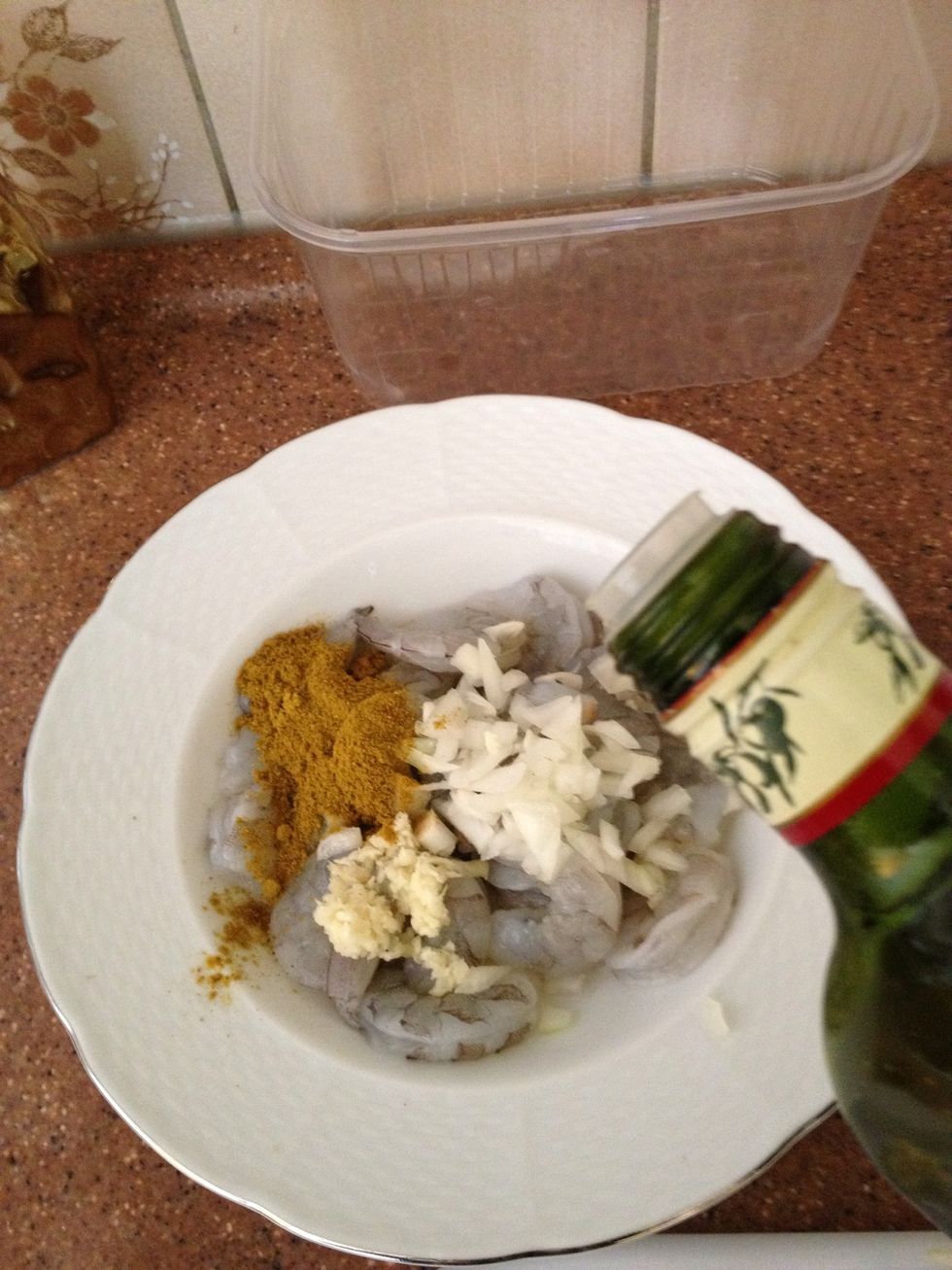 Put garlic onion and curry into the shrimp ,mix them good with a lil bit olive oil