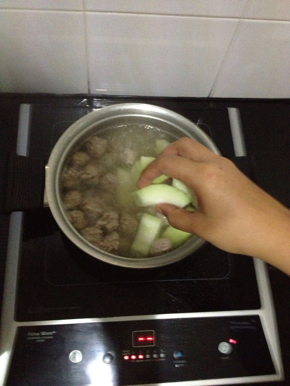 Put gourd when water boil again