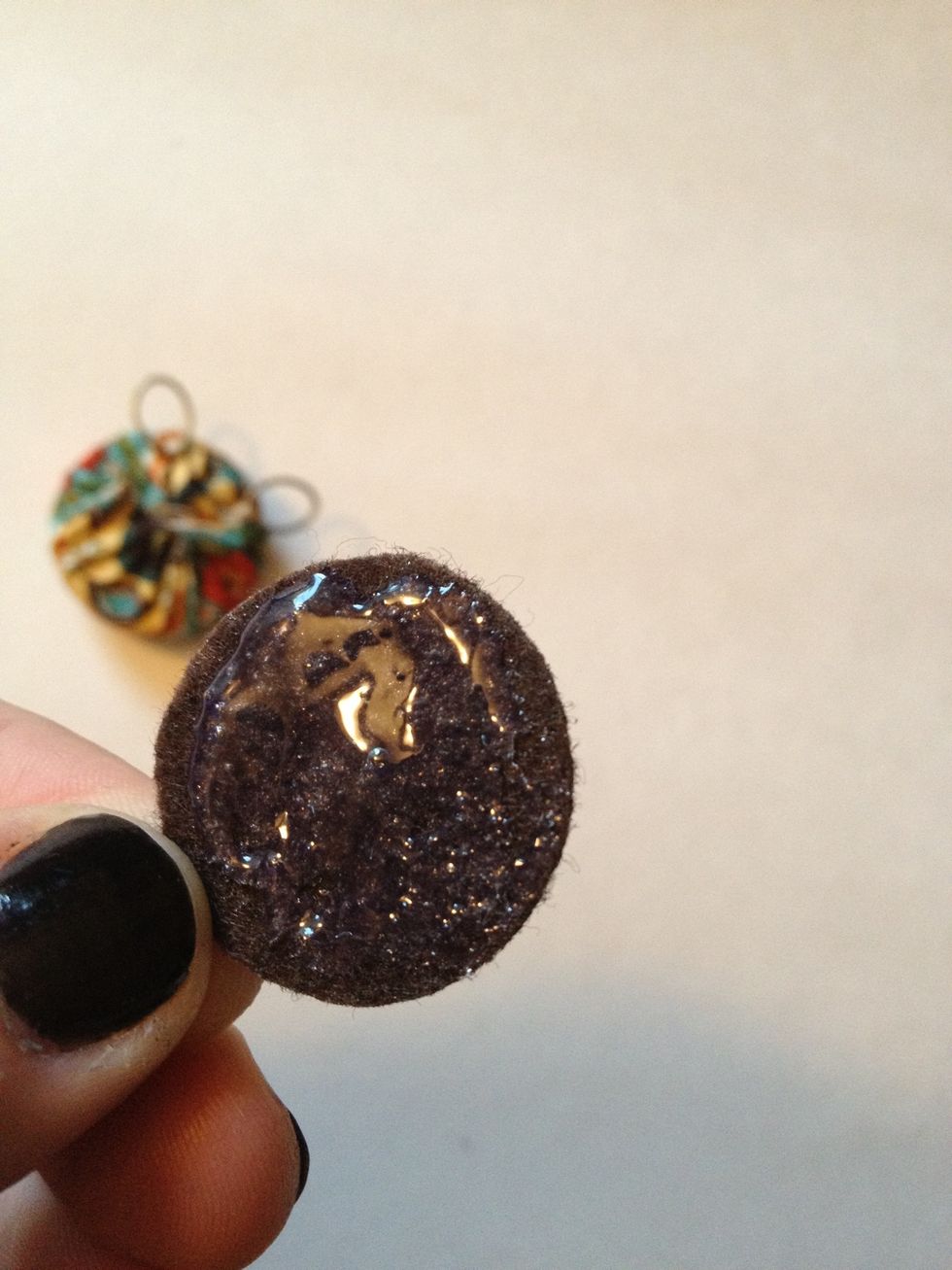 Put hot glue onto back of felt circle