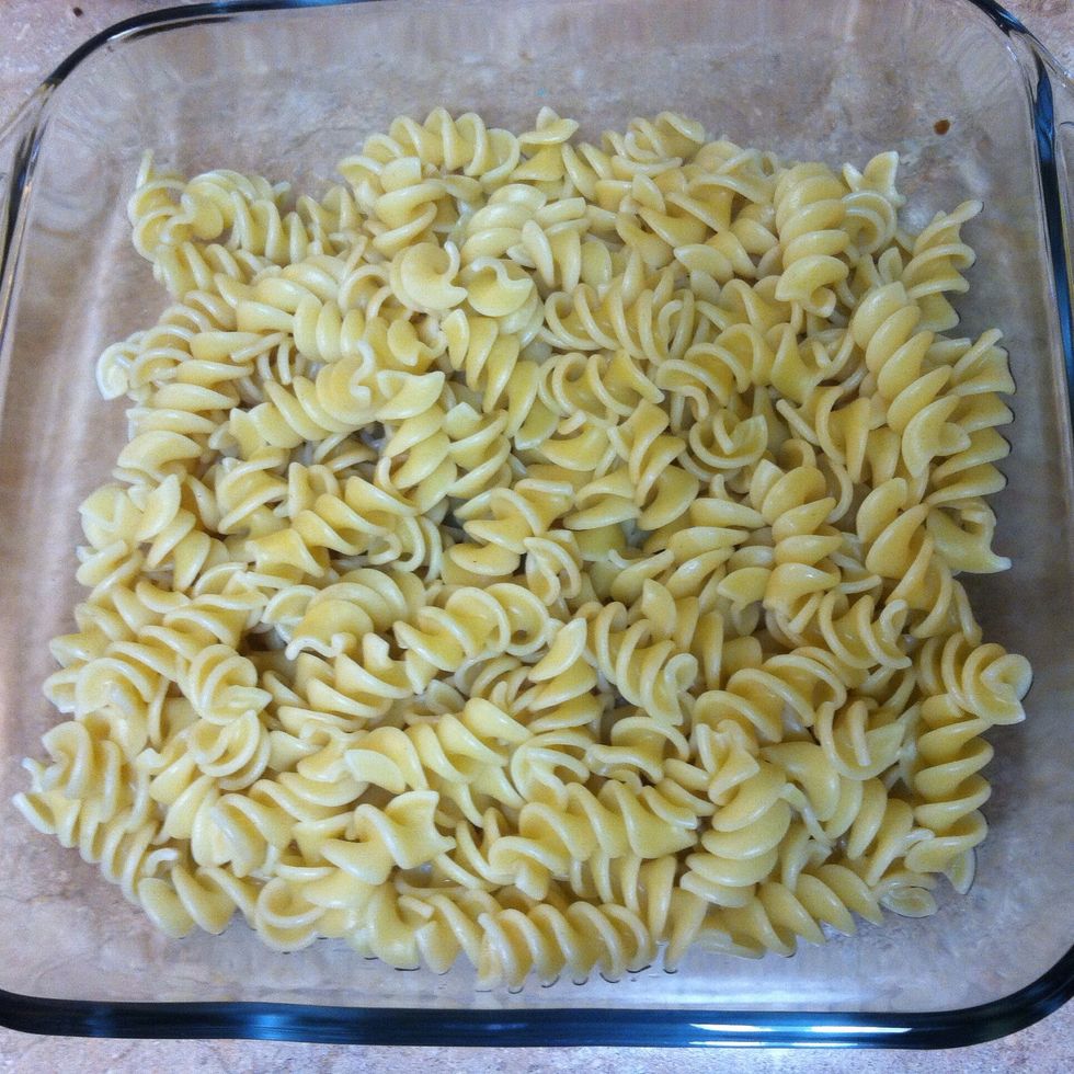 Put hot noodles in pan.