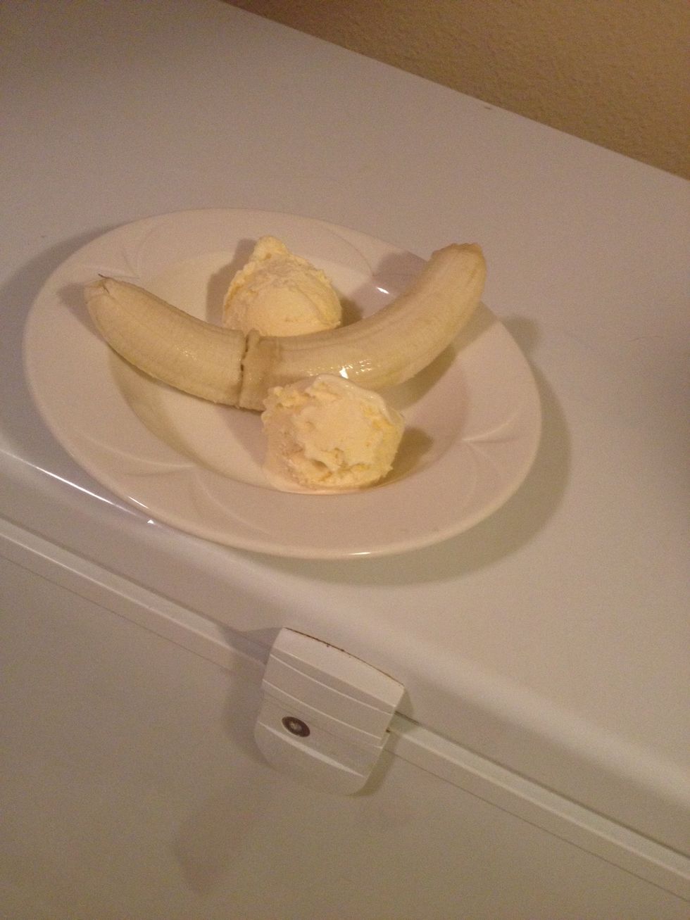Put Ice cream on ether side of the banana or on top