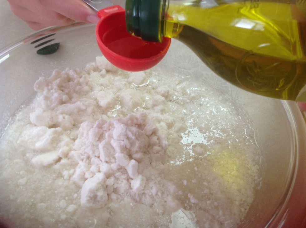 Put in 2 tablespoons of olive oil.