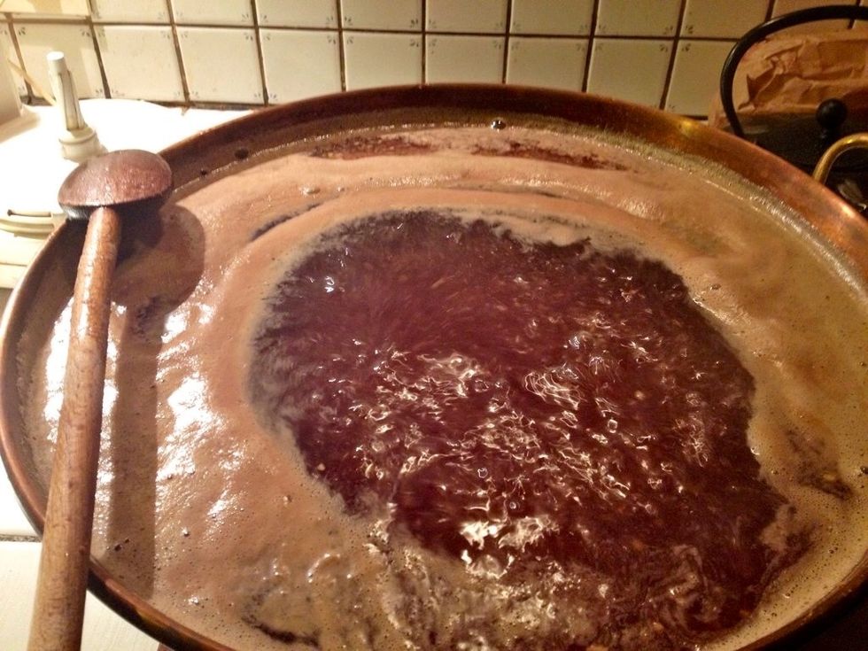 Put in a preserving pan and add the sugar and cinnamon. Heat over medium heat to 103 \u00b0 C (netting, without thermometer, when it boils and the foam form).