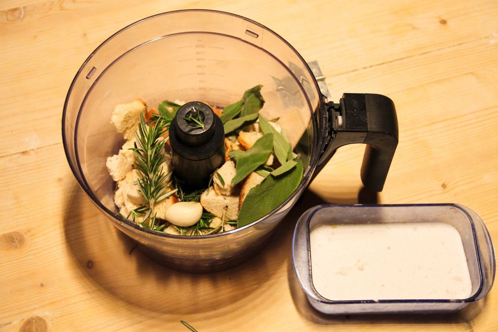 Put in blender your stale bread, a clove of garlic, sage and rosemary. Pinch of salt