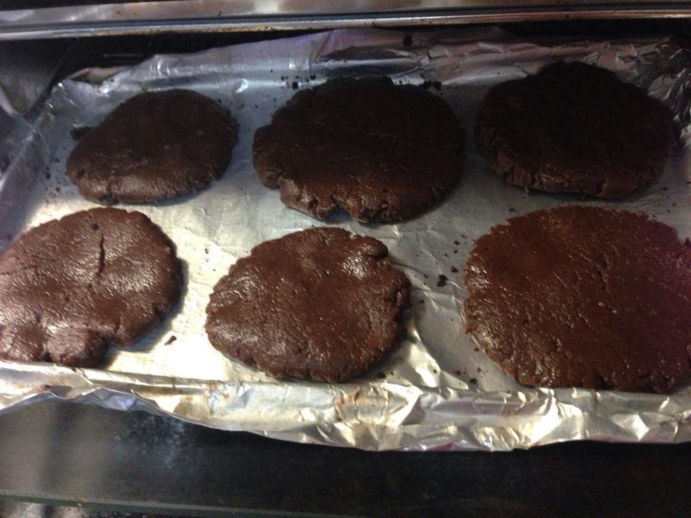 Put in oven (350'F) for 8 mins only. They might feel like they not ready but once you let them cool of they get hard.so don't try to move then into a plate let them cool off for 5-10 minutes.