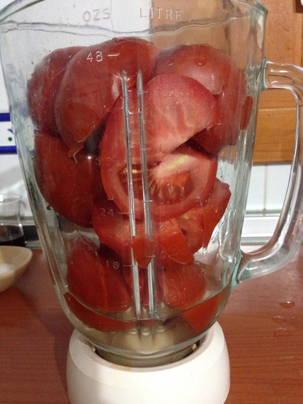 Put in the blender with some water (echar en la batidora de vaso con un poco de agua)