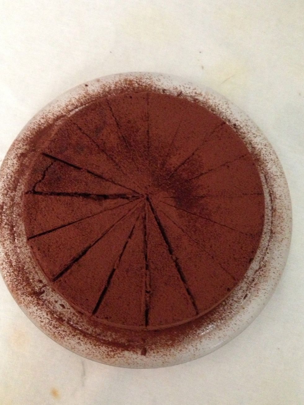 Put in the freezer 1/2 hr. cut it before serving. It is a very fragile chocolate desert. as it has no gluten cutting it needs some patience