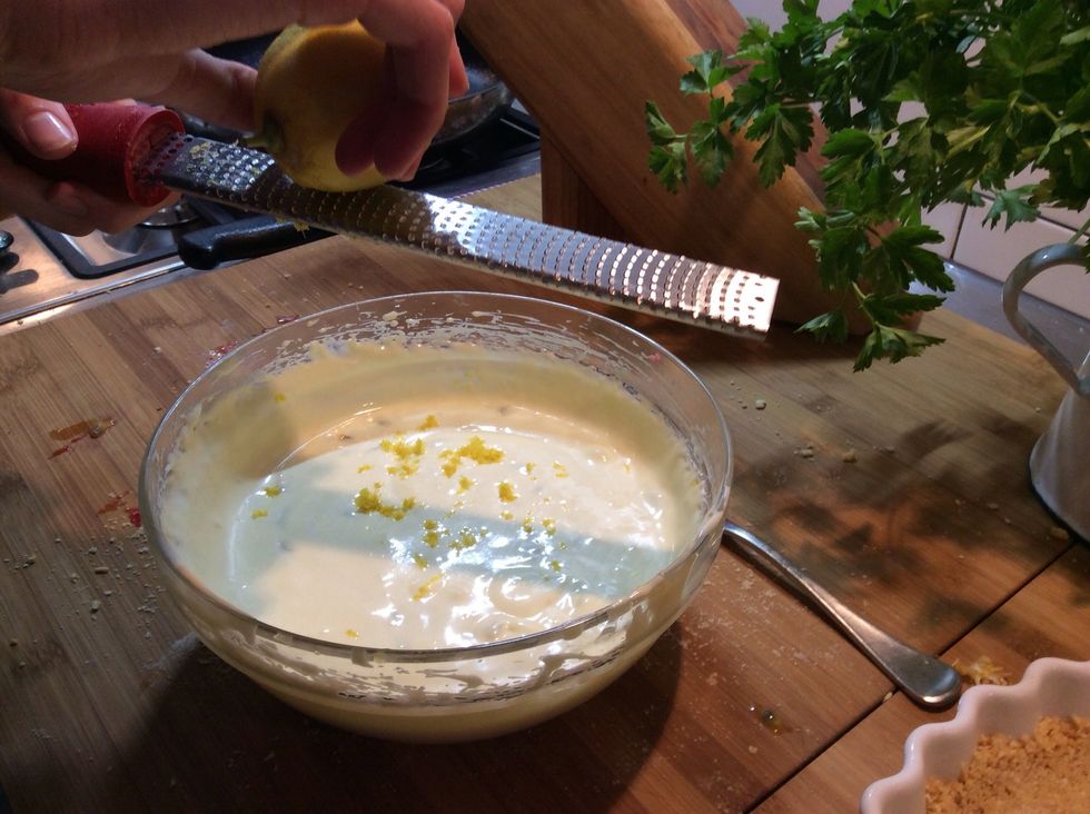 Put in with the filling, the zest and juice of a lemon.