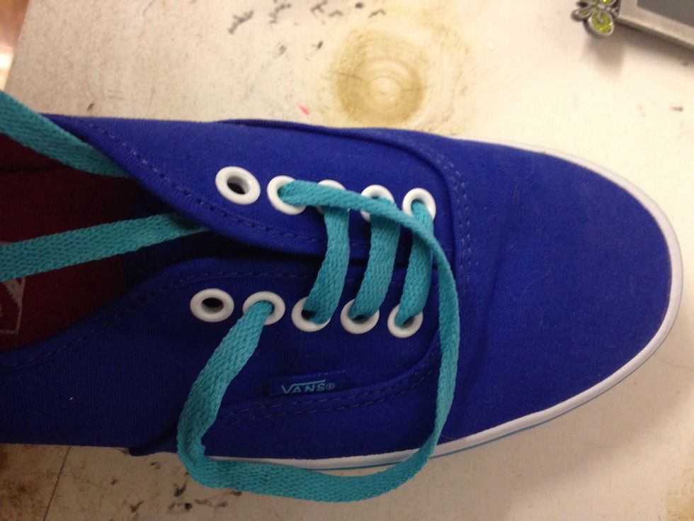 Put it in the loop on the left