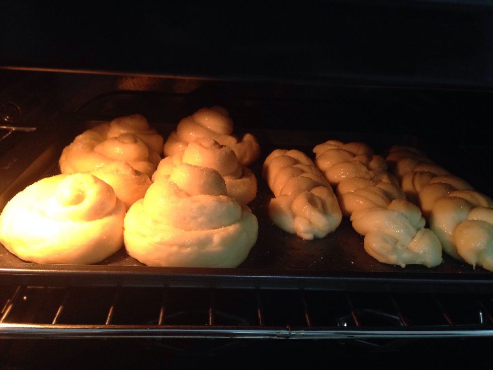 Put it in the medium heat oven about 15 min or when becomes brown