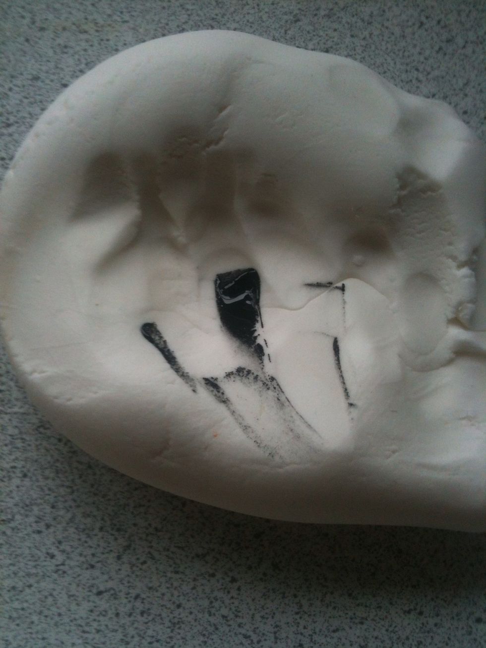 Put it on the fondant