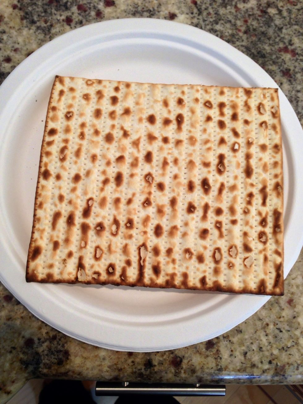 Put matzah on plate.
