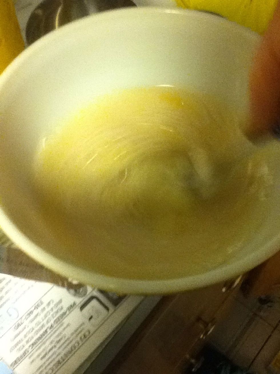 Put milk, butter, eggs and vaniller in the bowl. Make sure butter is cool!!