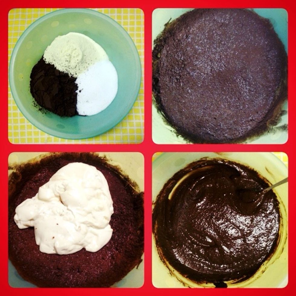 Put Milk powder, sugar and cocoa then mix. Put cream and mix.