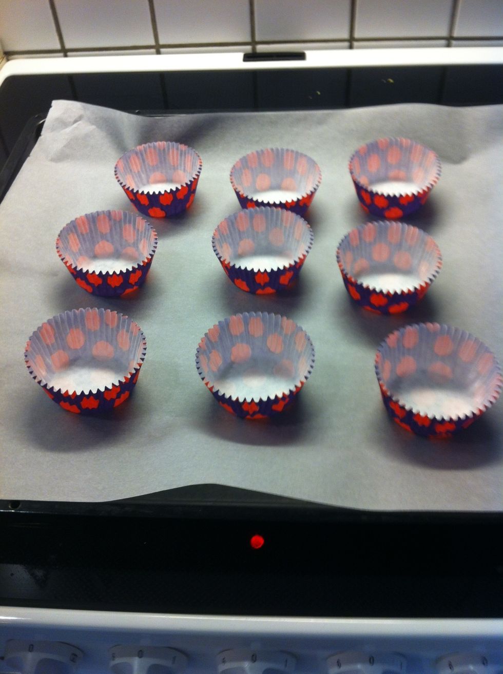 Put muffins Molds on the baking sheet