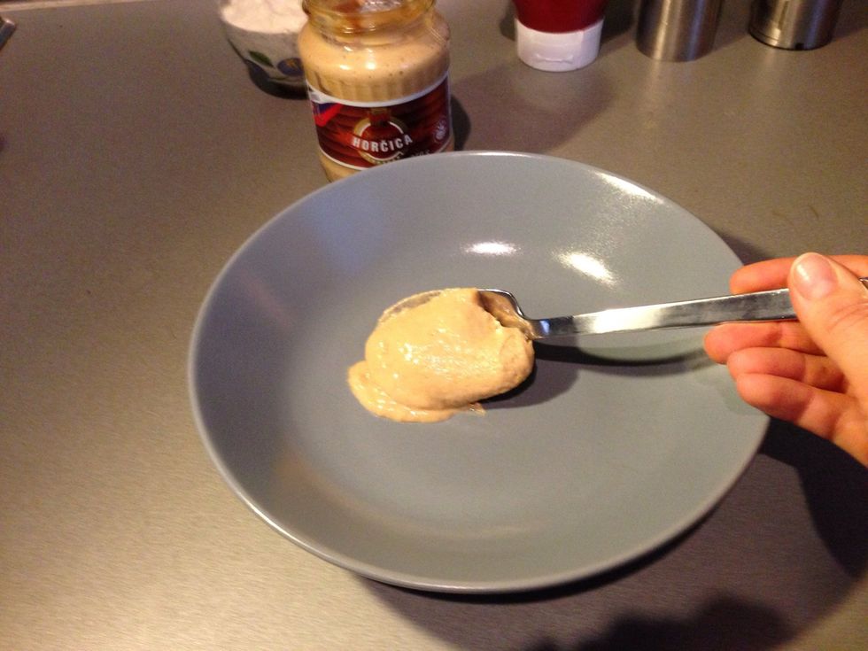 Put mustard in a soup plate