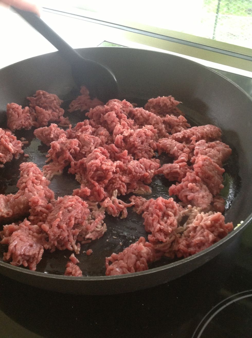Put oil and mince into frying pan