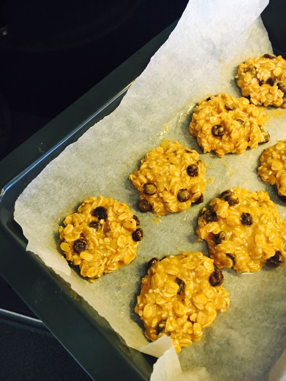 Put on a baking tray (makes 12-15 cookies). I just used my hands and shaped the dough into balls and pressed them down. Heat on 190 degrees celcius for 10-13 mins.