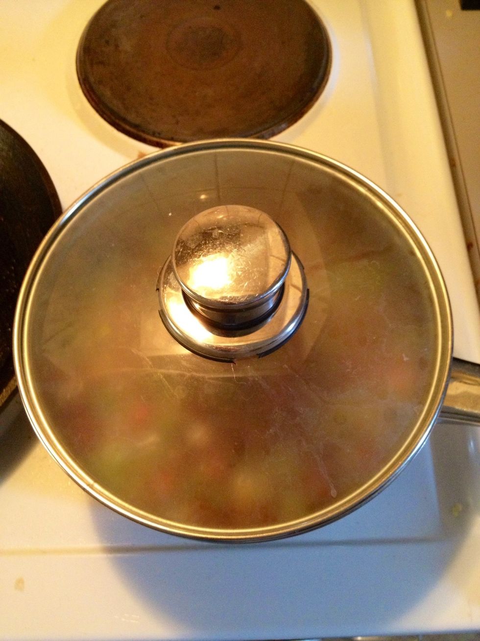 Put on a lid and boil for 3-4 minutes. If you like the flavor of rhubarbs and cinnamon, add a cinnamon stick. It so happened that I forgot it this time...