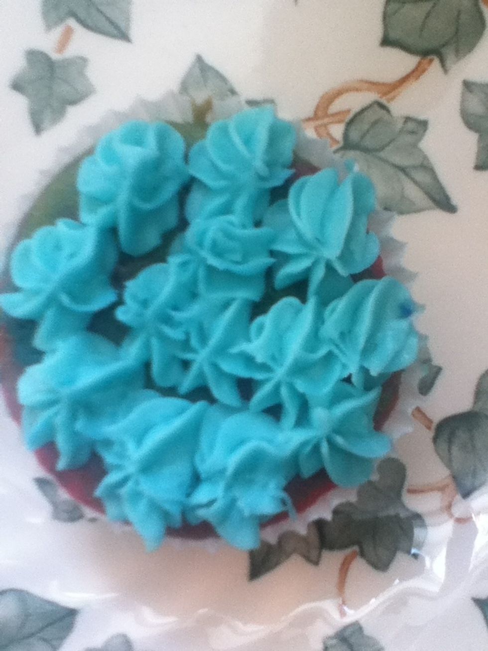 Put on the blue butter icing