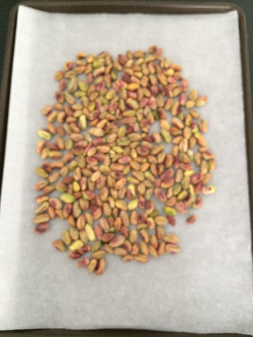 Put on the oven 170. Grill the pistachios