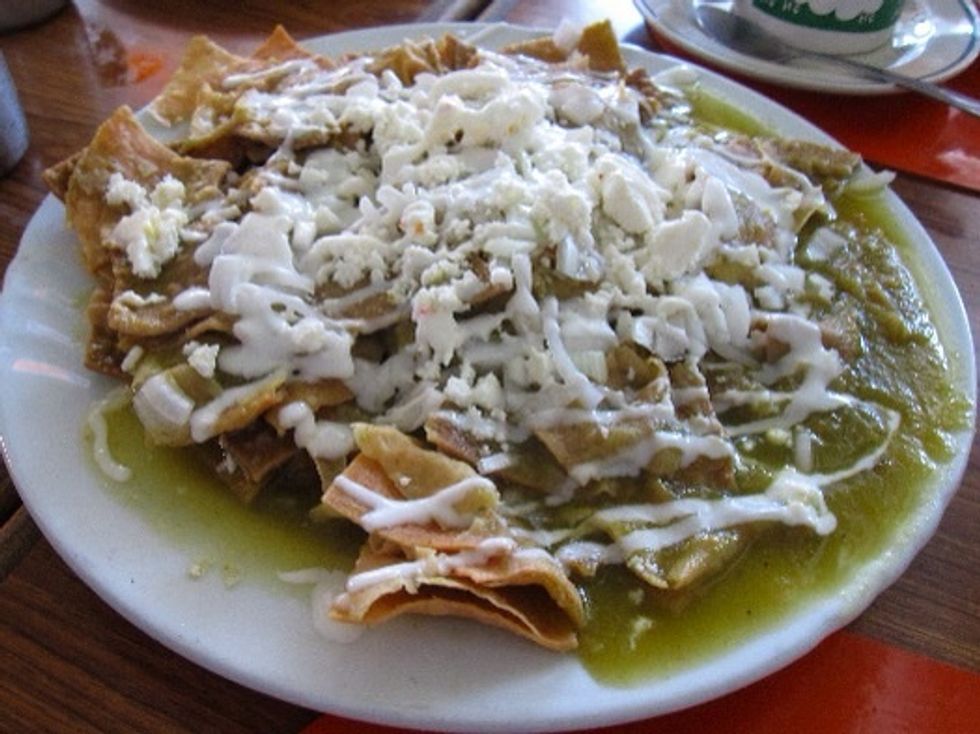 Put on the top of the bistec or the eggs cream and cheese.