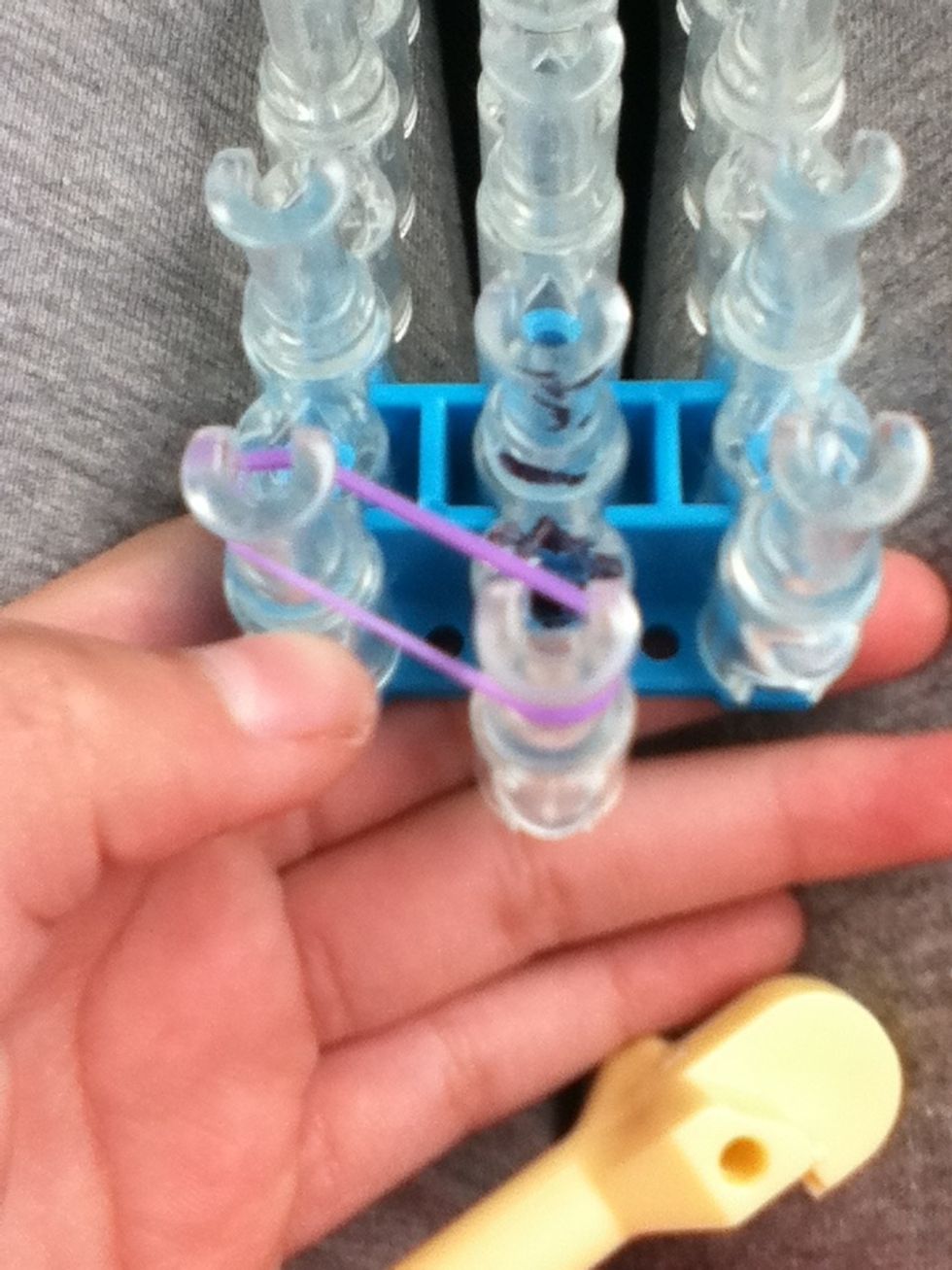 Put one band of any color in this way