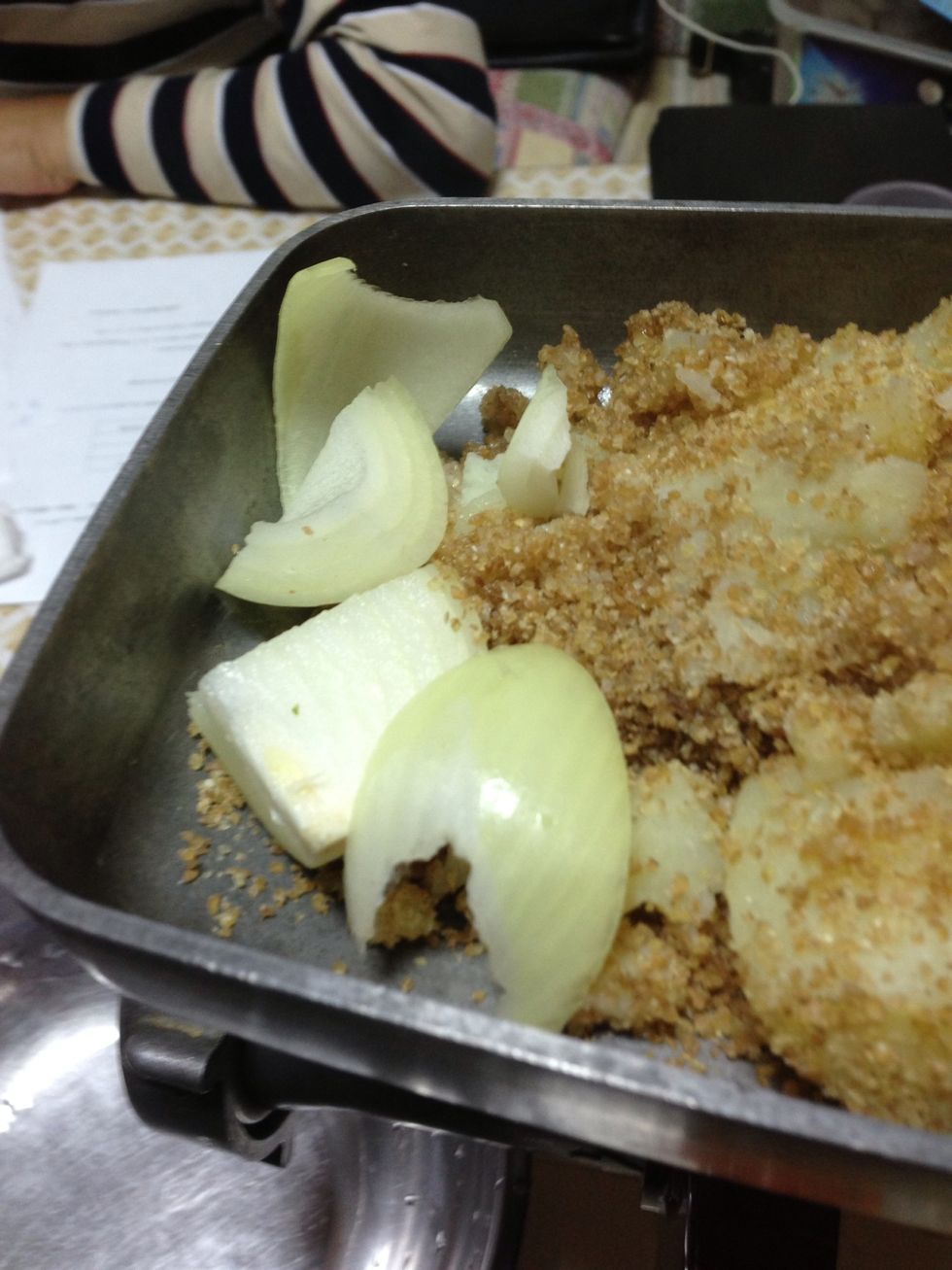 Put onion and burgul with potatoes on grinder