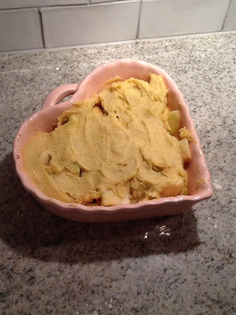 Put over the dough on the apples, and put in the pie in the middle on the oven in for 20-25 minutes.