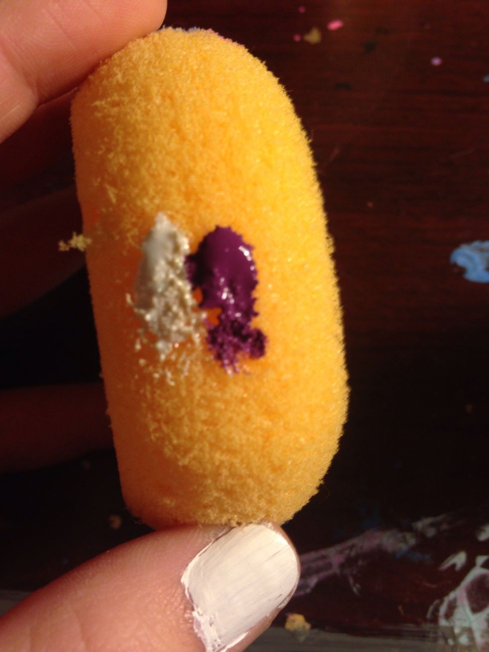 Put paint on sponges