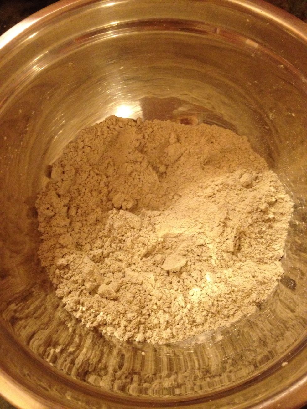 Put pearl millet flour in a bowl.