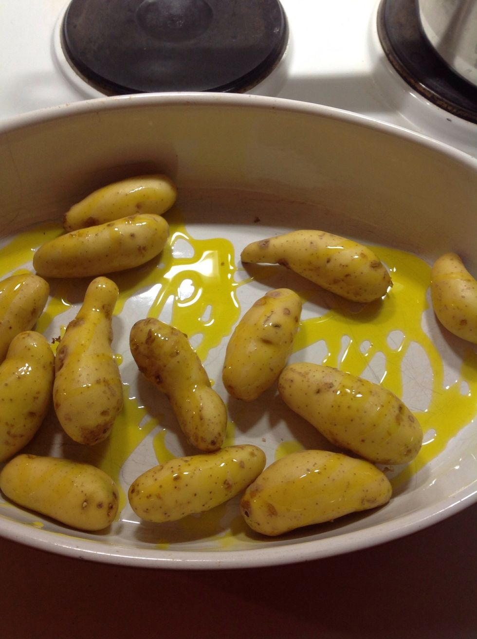 Put potatoes in oven safe dish (175 degrees Celsius for 45-50 minutes). Put oil on top and salt.