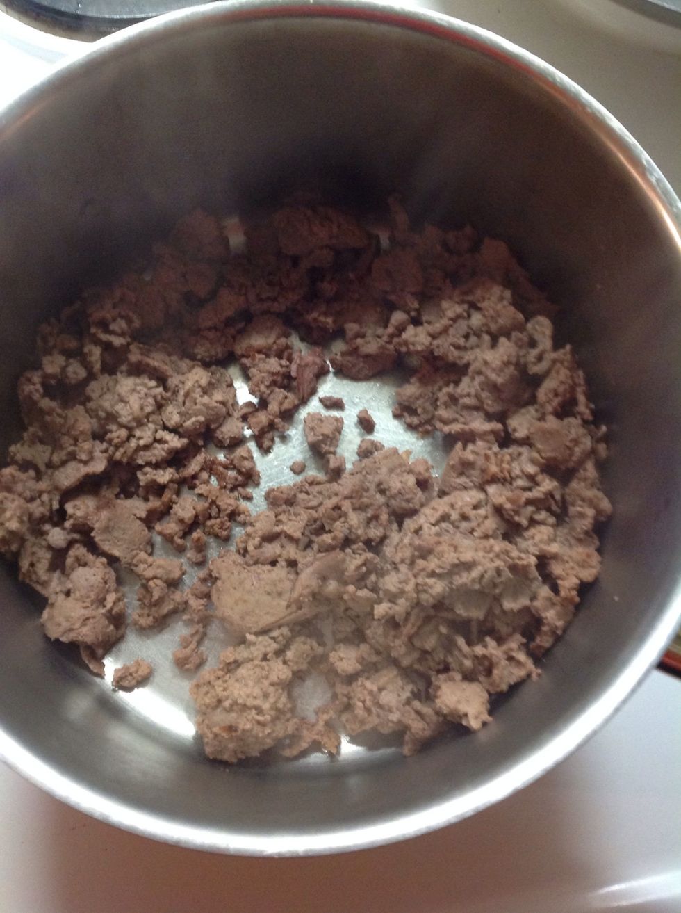 Put reindeer meat in dry pot.