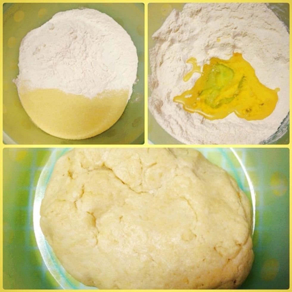Put semolina, flour them mix, Then put milk, oil and mix until a cohesive dough.