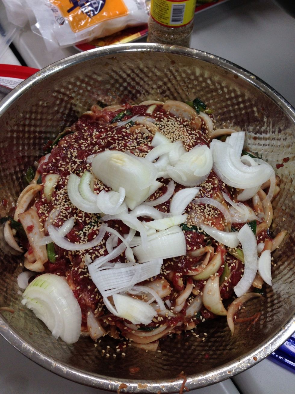 Put sesame, mix and Ignore it in 20-30mins to let season be absorbed in meat >.<