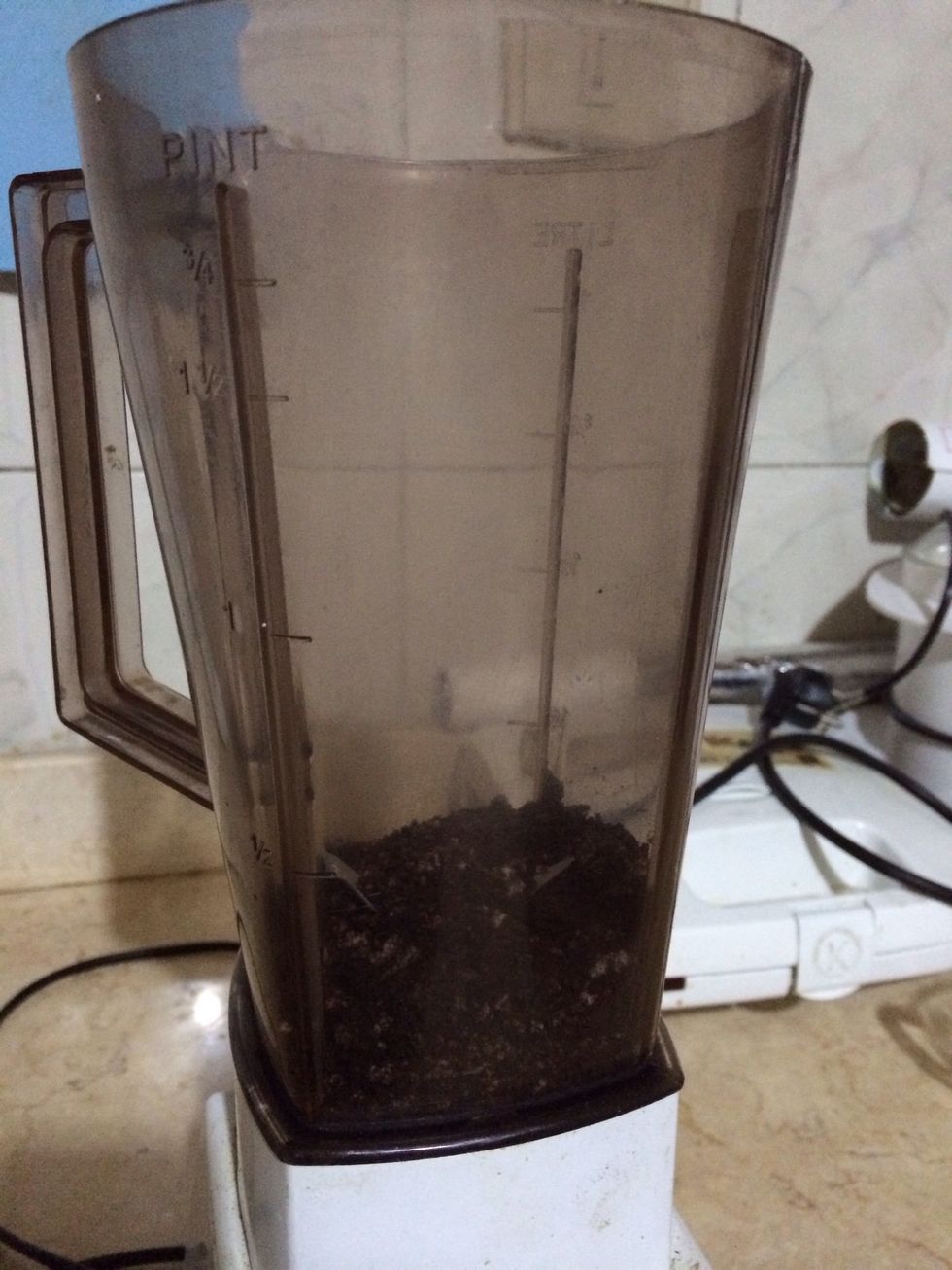 Put small crumbs of Oreo into a mixture