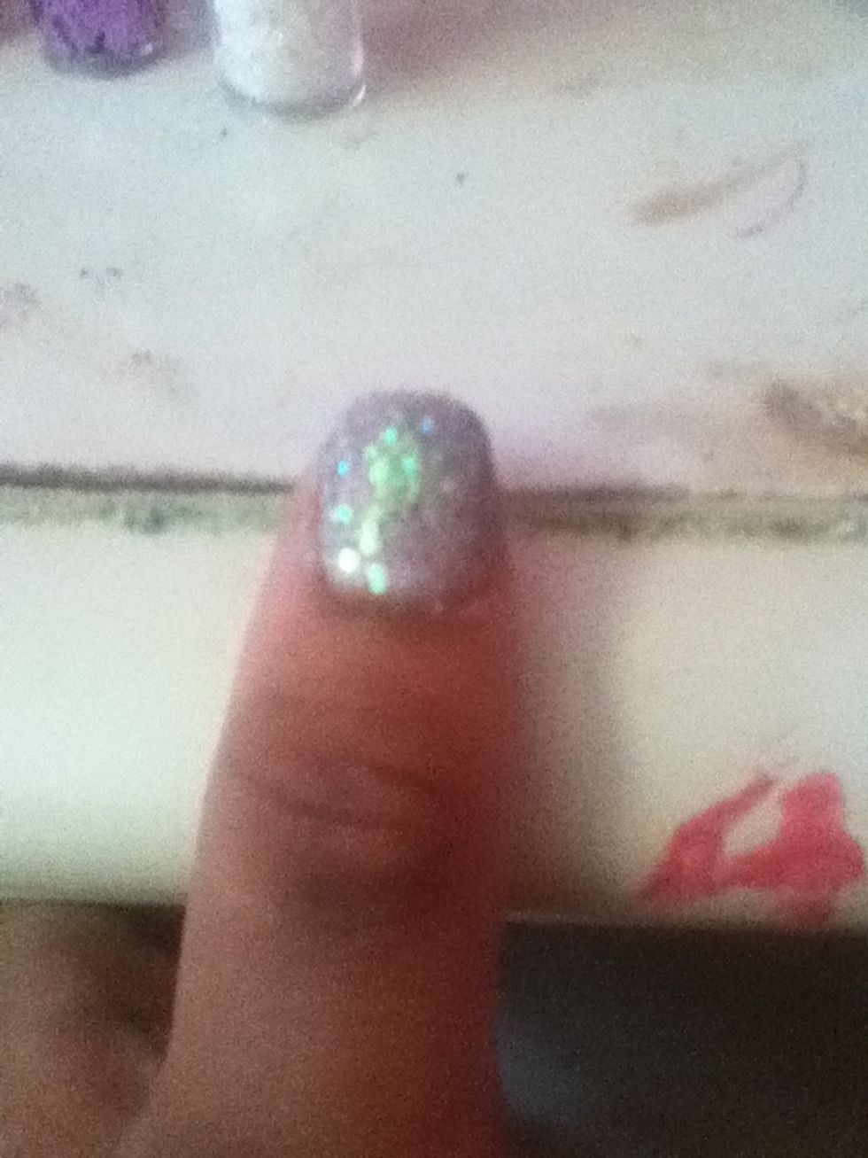 Put some glue on your nail then dip it in the glitter :)