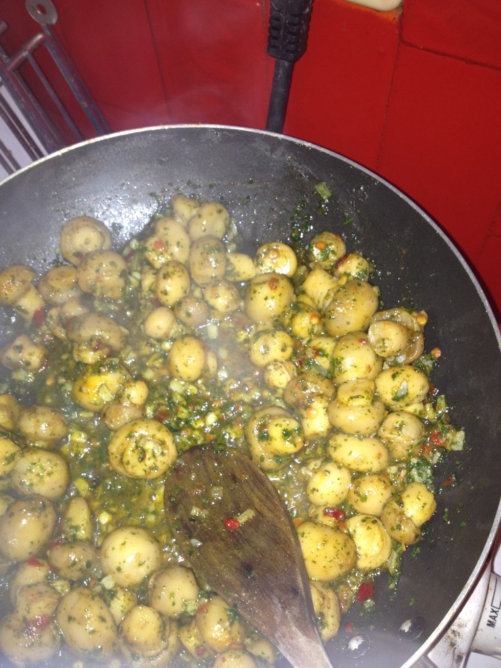 Put some oil, mushrooms and spices you want !