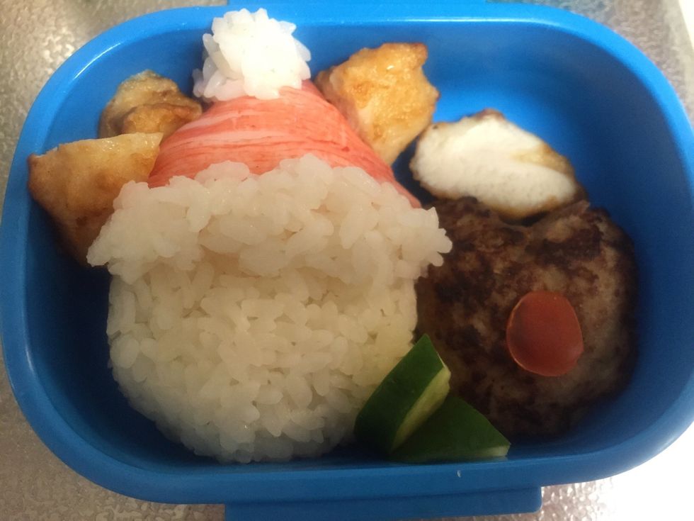 Put some rice on the top and the bottom of the hat. And put some other side dishes in the empty space. You need a little space above the reindeer.