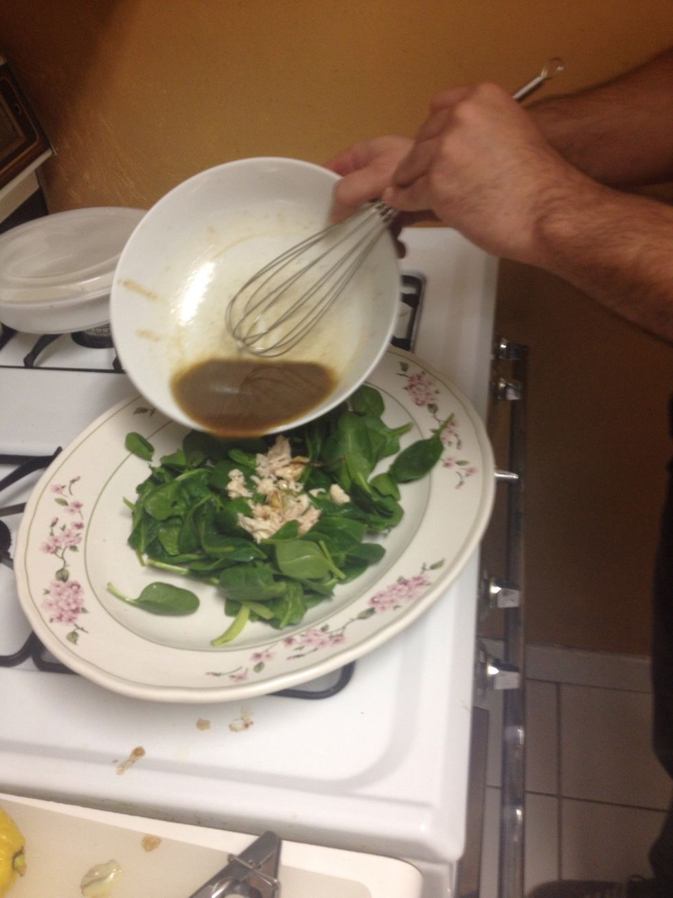 Put some spinach & the shredded meat in a serving plate and pour some of the sauce on top